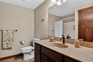 5643 Grn Pk Dr, Eau Claire, WI 54703 - Photo 15