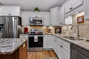 5643 Grn Pk Dr, Eau Claire, WI 54703 - Photo 7