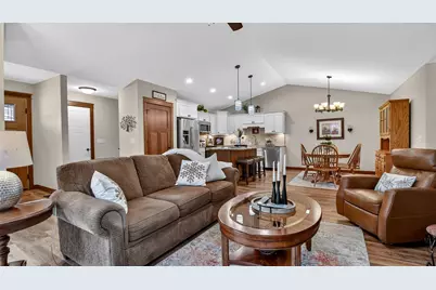 5643 Green Park Drive, Eau Claire, WI 54703 - Photo 5