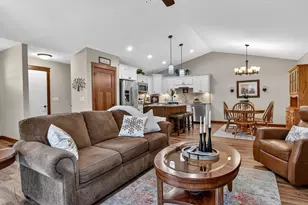 5643 Grn Pk Dr, Eau Claire, WI 54703 - Photo 5