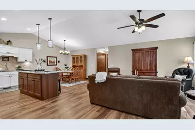 5643 Green Park Drive, Eau Claire, WI 54703 - Photo 3