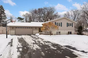 10001 Windsor Lake Ln, Minnetonka, MN 55305 - Photo 3