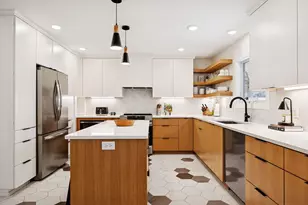 10001 Windsor Lake Ln, Minnetonka, MN 55305 - Photo 7