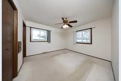 10924 Zenith Avenue S, Bloomington, MN 55431 - Photo 15