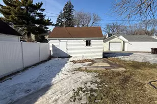 209 N 10th St, Montevideo, MN 56265 - Photo 33