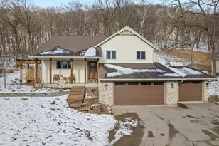 134 McIntosh Rd E, La Crescent, MN 55947 - Photo 1