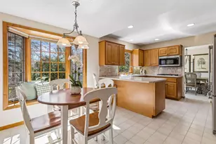 10027 Chowen Ave S, Bloomington, MN 55431 - Photo 9