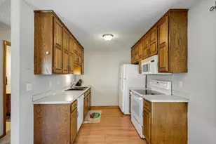 8525 Maplebrook Pkwy N, Brooklyn Park, MN 55445 - Photo 9