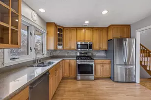 1025 Colby St, Saint Paul, MN 55116 - Photo 3