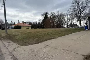 310 W Church St, Minneota, MN 56264 - Photo 3