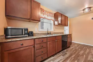 5401 Hampshire Ave N, Crystal, MN 55428 - Photo 9