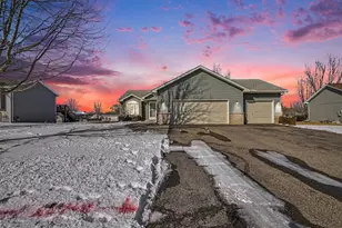 920 Sunrise Ln, Belle Plaine, MN 56011 - Photo 1