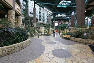 7605 Edinborough Way, Edina, MN 55435 - Photo 29