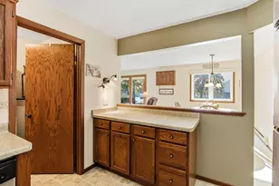 1581 Wheelock Ln, Saint Paul, MN 55117 - Photo 9