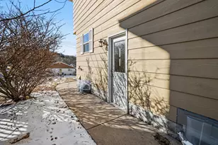 818 Hawthorn St, Red Wing, MN 55066 - Photo 23