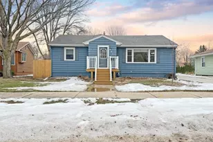 901 Redwood Dr, Fairmont, MN 56031 - Photo 1