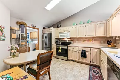 6742 Gretchen Lane N, Oakdale, MN 55128 - Photo 3