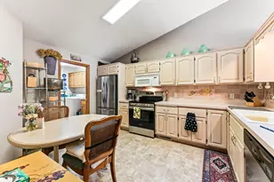 6742 Gretchen Ln N, Oakdale, MN 55128 - Photo 3