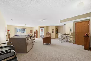 6742 Gretchen Ln N, Oakdale, MN 55128 - Photo 21