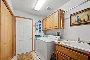 6742 Gretchen Ln N, Oakdale, MN 55128 - Photo 5