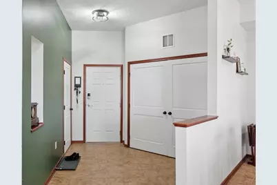 1846 Plymouth Lane #101, Chanhassen, MN 55317 - Photo 7