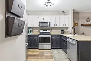 15716 Maple Island Ct, Burnsville, MN 55306 - Photo 5