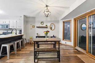 15716 Maple Island Ct, Burnsville, MN 55306 - Photo 5