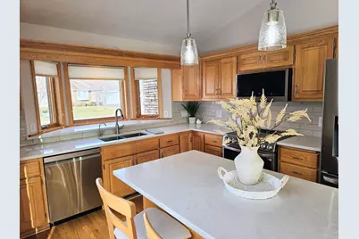 4660 Weston Woods Way, White Bear Township, MN 55127 - Photo 3