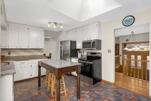 3 Oakview Ct, Birchwood Village, MN 55110 - Photo 9