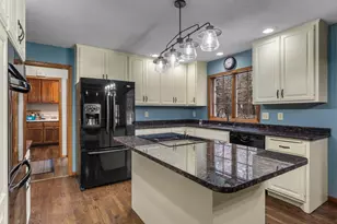 1752 Interlachen, Woodbury, MN 55125 - Photo 9