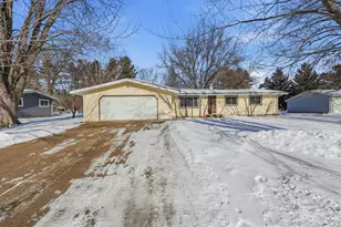 635 W 9th St, Rush City, MN 55069 - Photo 1