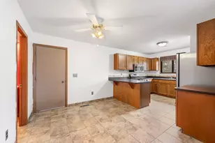 1658 Helena Rd N, Oakdale, MN 55128 - Photo 5