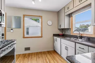 1031 Bowdoin St, Saint Paul, MN 55116 - Photo 9