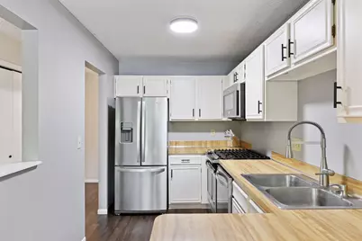 1042 Pontiac Lane, Chanhassen, MN 55317 - Photo 9