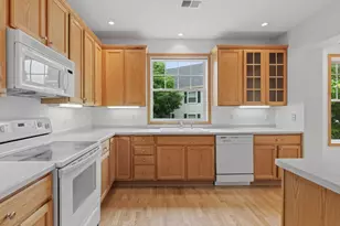 8202 Golden Valley Rd, Golden Valley, MN 55427 - Photo 9