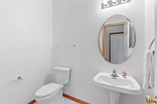 8202 Golden Valley Rd, Golden Valley, MN 55427 - Photo 11