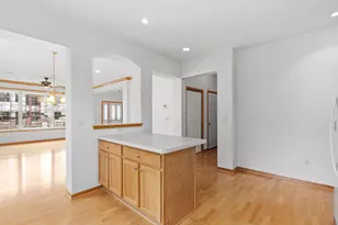 8202 Golden Valley Rd, Golden Valley, MN 55427 - Photo 7