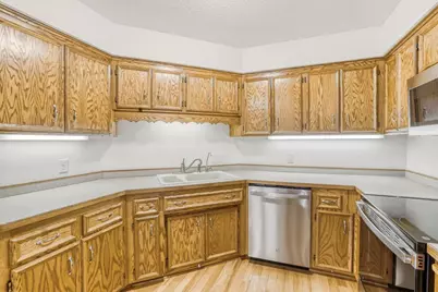 13301 Huntington Circle, Apple Valley, MN 55124 - Photo 7