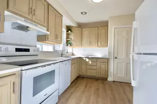 2421 McNair Dr N, Golden Valley, MN 55422 - Photo 3