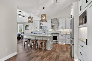 709 Laura Ct, Chaska, MN 55318 - Photo 5