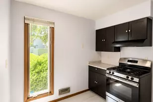 365 E 43rd St, Minneapolis, MN 55409 - Photo 17