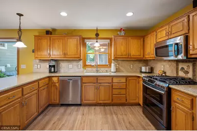 138 Dahlia Street, Mahtomedi, MN 55115 - Photo 7