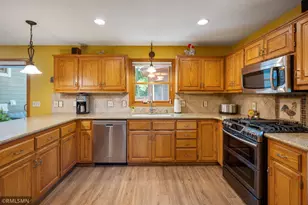 138 Dahlia St, Mahtomedi, MN 55115 - Photo 7