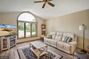 138 Dahlia St, Mahtomedi, MN 55115 - Photo 9