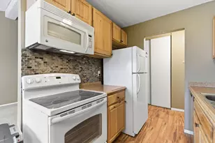 1023 Smetana Rd, Hopkins, MN 55343 - Photo 9