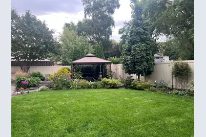 1695 Stanbridge Avenue, Roseville, MN 55113 - Photo 39