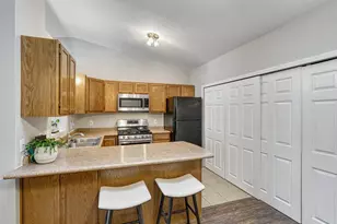 2063 N Park Dr, Saint Paul, MN 55119 - Photo 7