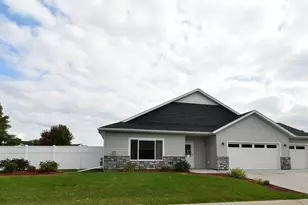 260 Golden Bear Ln, Zumbrota, MN 55992 - Photo 1