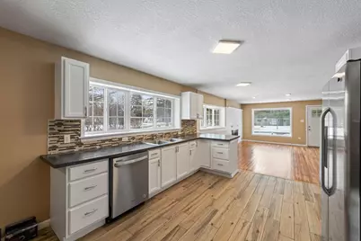 4937 Beard Avenue N, Brooklyn Center, MN 55429 - Photo 9