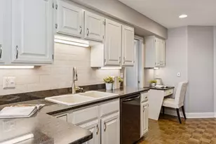 1201 Yale Pl, Minneapolis, MN 55403 - Photo 17